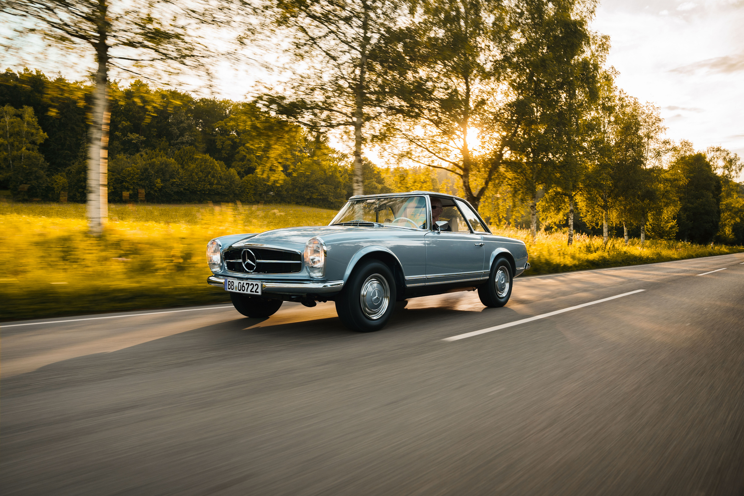 Mercedes-Benz 280 SL for sale A classy and gorgeous color combination – Blue gray metallic Mercedes-Benz 280 SL Pagoda for sale! 