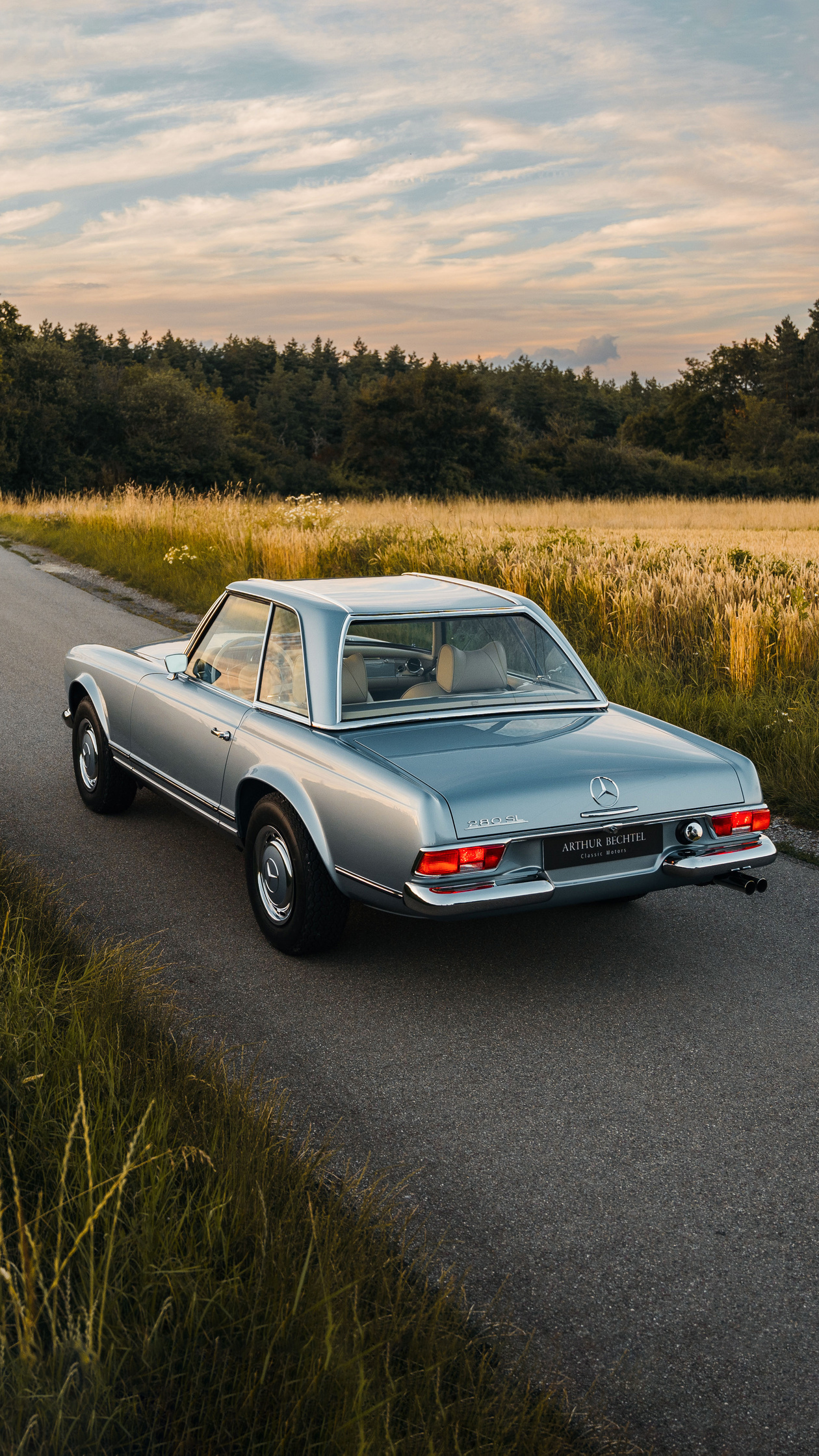 Mercedes-Benz 280 SL for sale A classy and gorgeous color combination – Blue gray metallic Mercedes-Benz 280 SL Pagoda for sale! 