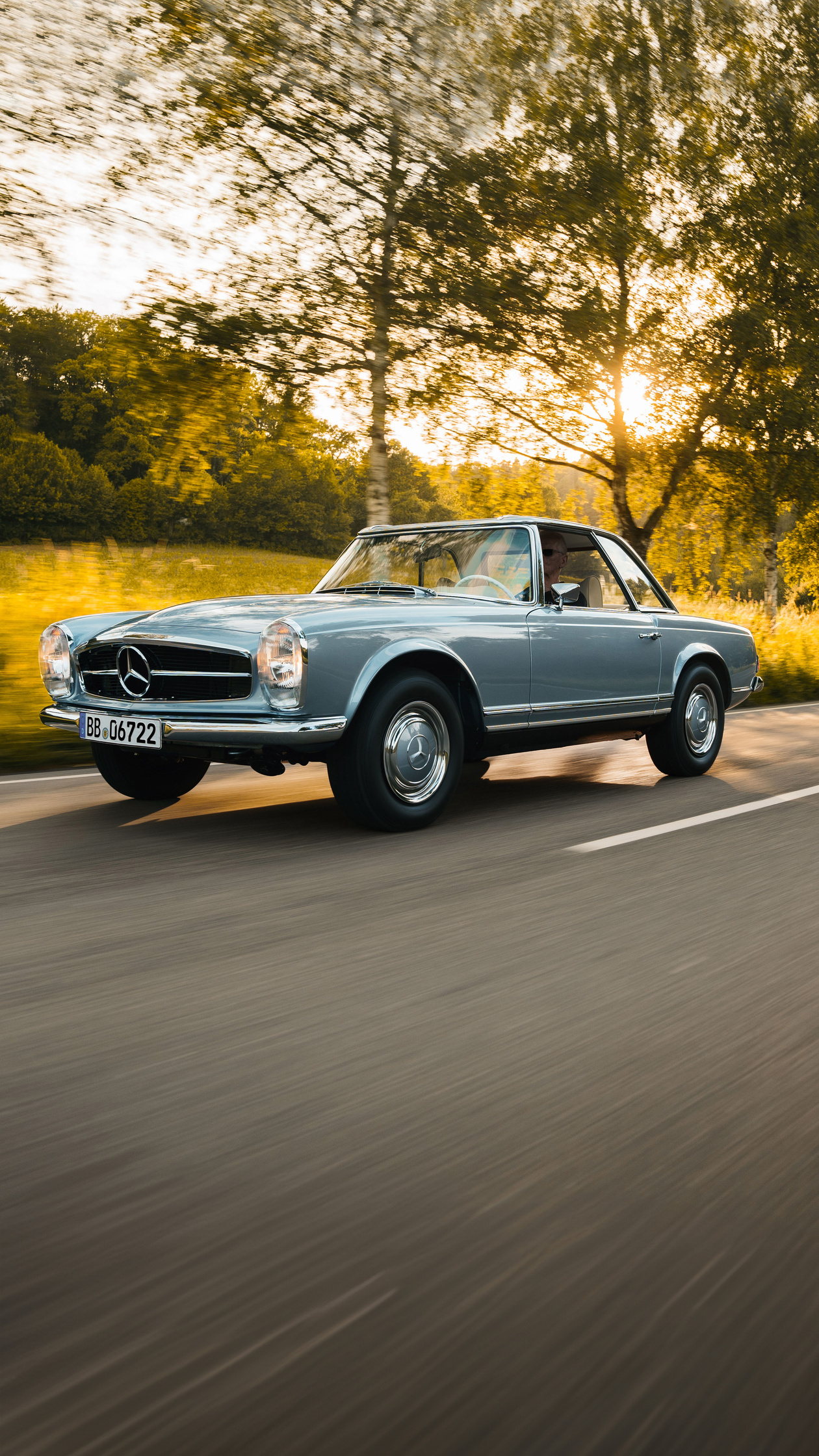 Mercedes-Benz 280 SL for sale A classy and gorgeous color combination – Blue gray metallic Mercedes-Benz 280 SL Pagoda for sale! 