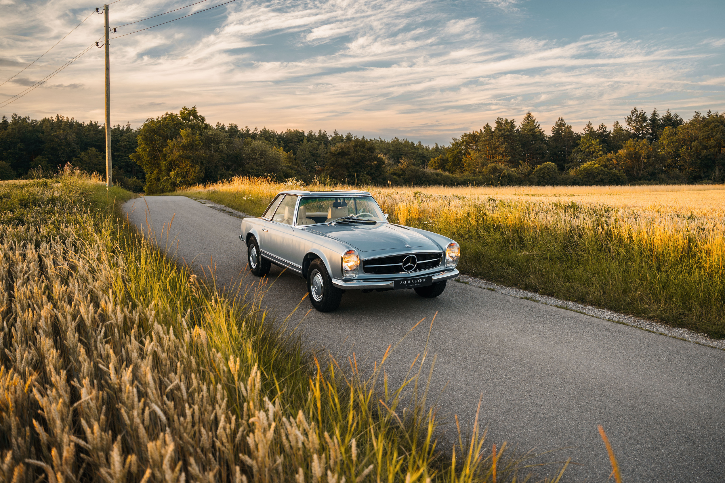 Mercedes-Benz 280 SL for sale A classy and gorgeous color combination – Blue gray metallic Mercedes-Benz 280 SL Pagoda for sale! 