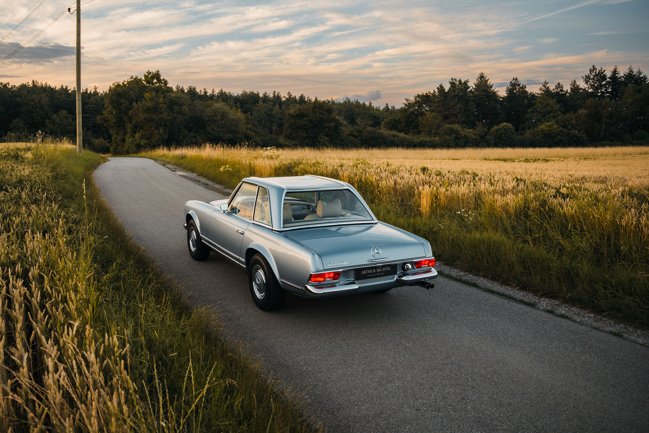 Mercedes-Benz 280 SL for sale A classy and gorgeous color combination – Blue gray metallic Mercedes-Benz 280 SL Pagoda for sale! 